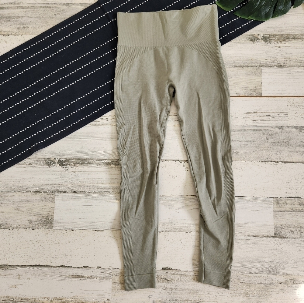 SET Active Scluptflex Seamless Leggings Sage Green Size Small